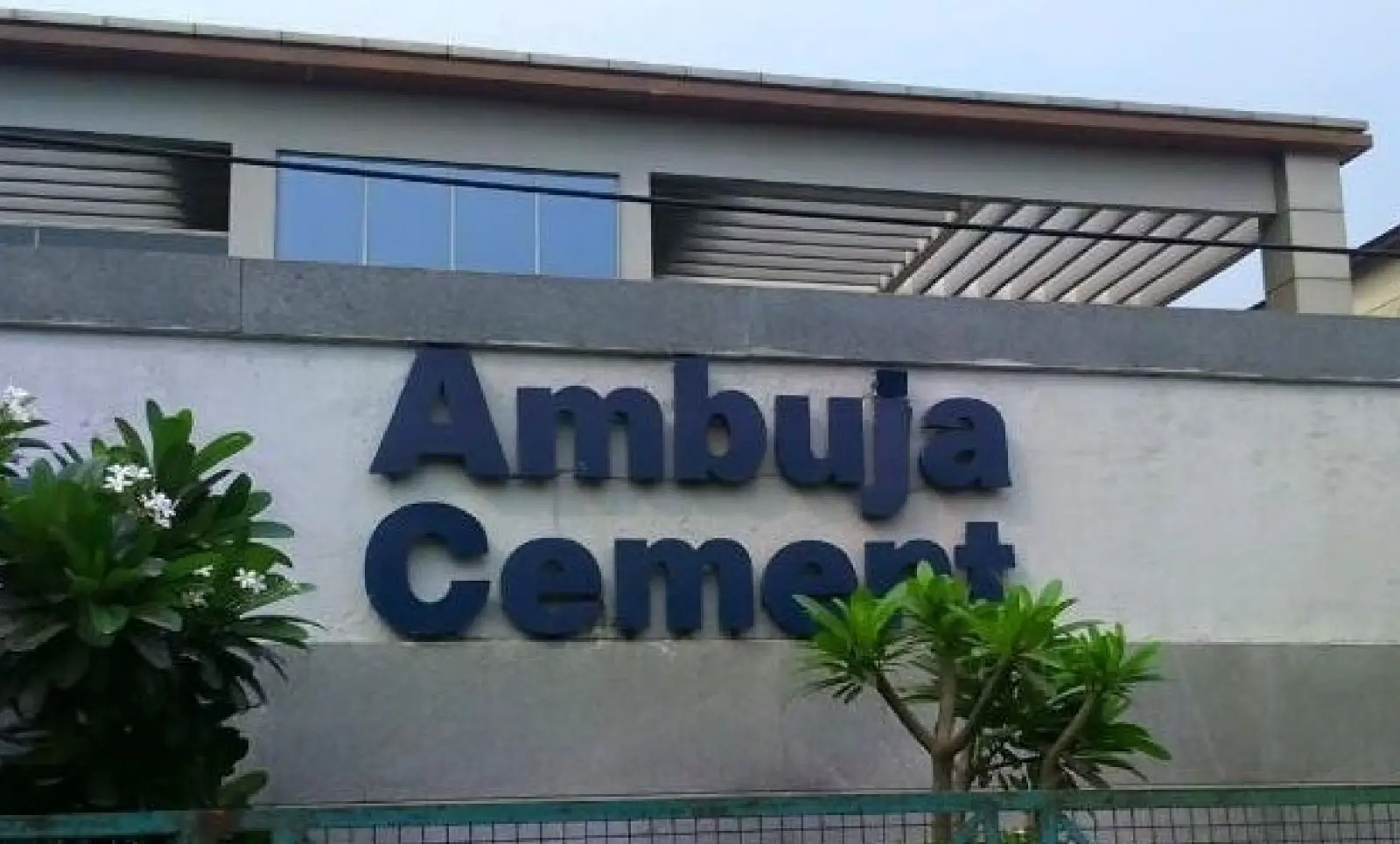 Ambuja Cement Planning to Invest ₹6000 crore in Solar and Wind Energy Projects